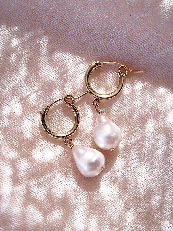 Baroque Pearl Latch Hoop Earrings - Kēhau