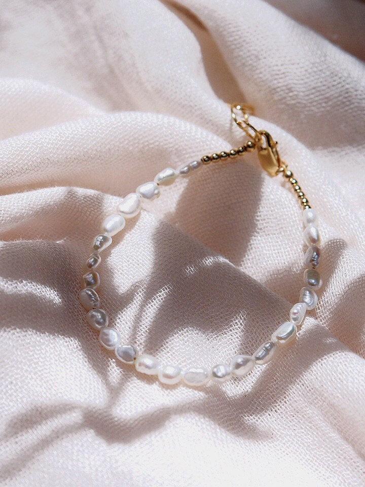 Dainty White Pearl Bracelet - Maile